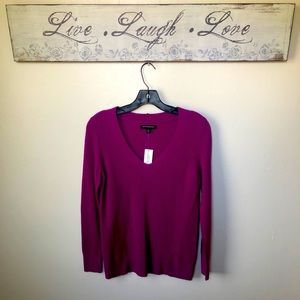 BANANA REPUBLIC Cable Knit V-Neck Sweatshirt.